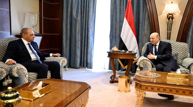 
                     تفاصيل لقاء جمع رئيس مجلس القيادة الرئاسي  مع سفير جمهورية مصر العربية