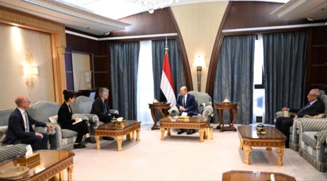 
                     مباحثات يمنية سويدية فرنسية لإحلال السلام في اليمن