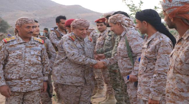 
                     قائد المنطقة العسكرية الثالثة يزور أبطال الجيش في جبهات القتال جنوب وغرب مأرب
