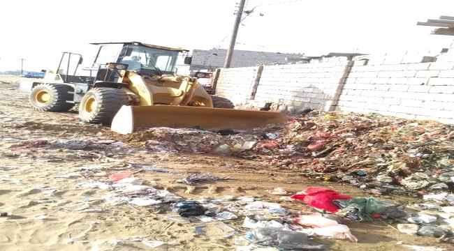 
                     صندوق النظافة في عدن ينفذ حملة شاملة على بعض مناطق المديريات