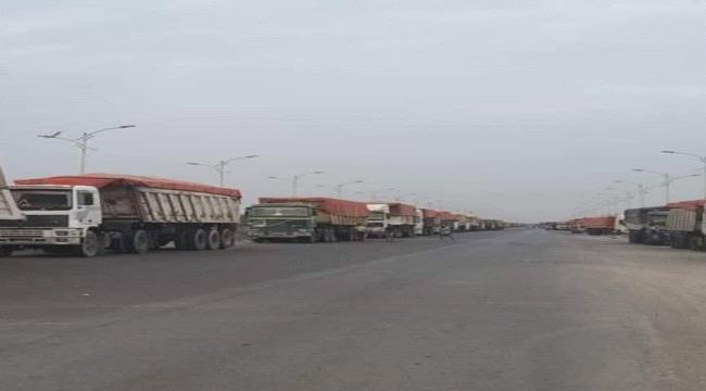 
                     ميليشيات الحوثي تحتجز شاحنات القمح في الحديدة لإجبار السائقين على دفع جبايات جديدة