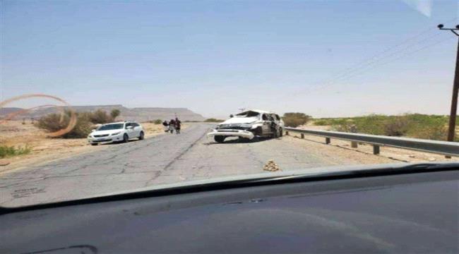 
                     وفاة طبيب يمني وزوجته ونجلهما الأكبر في حادث مروري مروع في سيئون