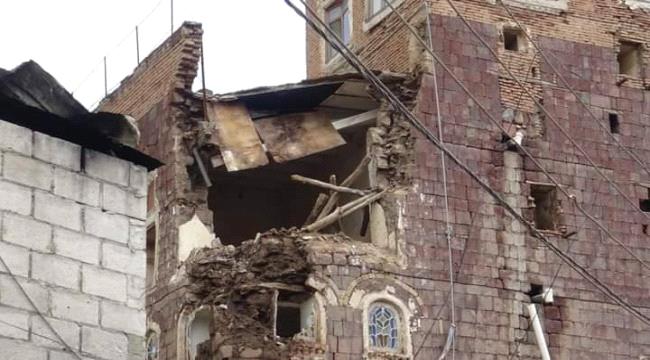 
                     مبنى أثري يعود إلى خمسة عقود ينهار في يريم جراء الإهمال الحوثي