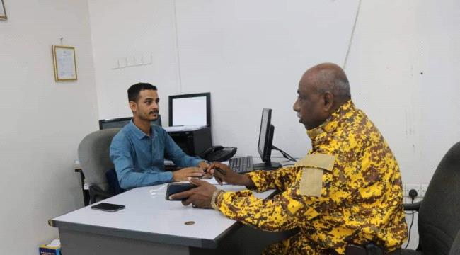 
                     مدير حرس المنشآت بأمن عدن ينفذ نزولا ميدانيا على  للبنوك وشركات الصرافة بخور مكسر