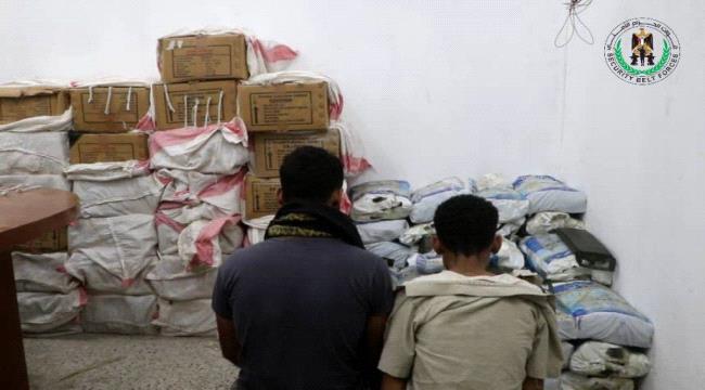 
                     الحزام الأمني يضبط مركبة شحن محملة بالأسلحة قادمة من مناطق سيطرة الحوثيين إلى عدن