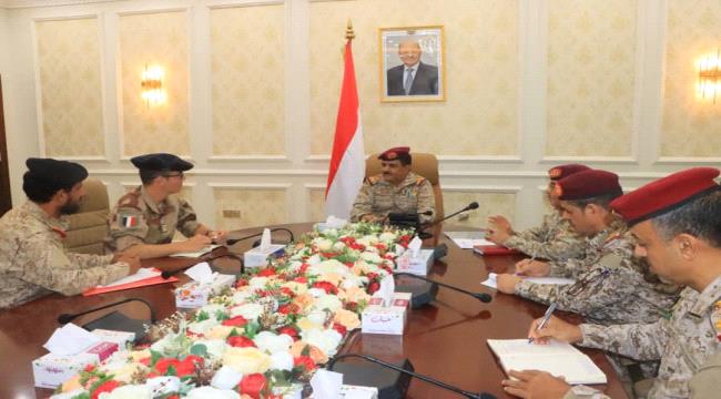
                     وزير الدفاع يناقش مع الملحق العسكري  الفرنسي مستجدات الاوضاع في اليمن