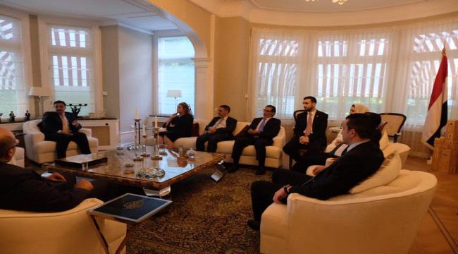 
                     تفاصيل لقاء يجمع وزير الخارجية بالسفراء العرب المعتمدين لدى مملكة هولندا