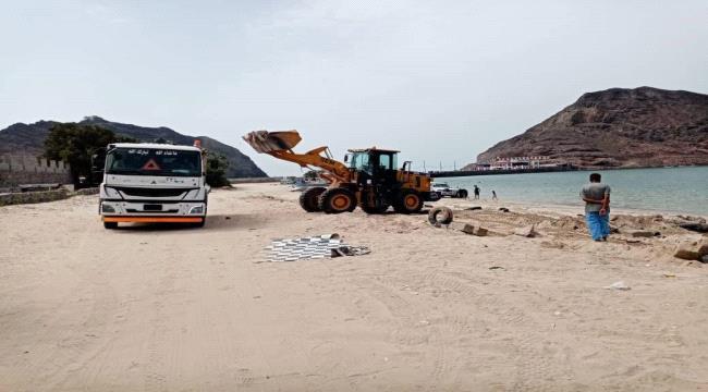 
                     عدن: حملة نظافة شاملة للشاطئ الأزرق ( أشيد ) في البريقة