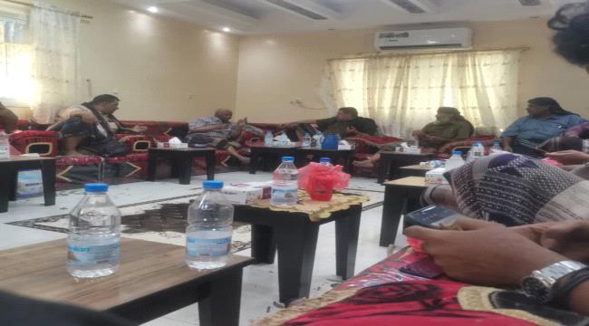 
                     العيسي وعدداً من القيادات العسكرية والشخصيات يزوران اللواء الركن فيصل رجب