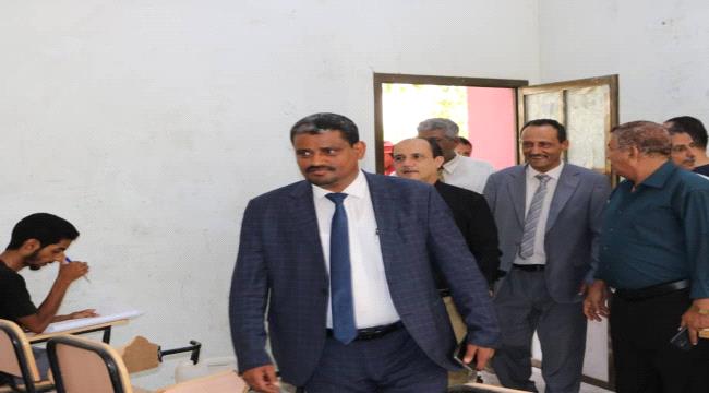 
                     المحولي يدشن الامتحانات النهائية للفصل الثاني في كلية المجتمع بعدن