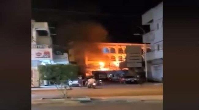 
                     اشتعال النيران بمستشفى حكومي في الحديدة