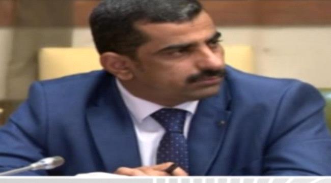 
                      مسؤول حكومي بارز  يسيء للحكومة بتأييده العمل بالجوازات الصادرة من الحوثي