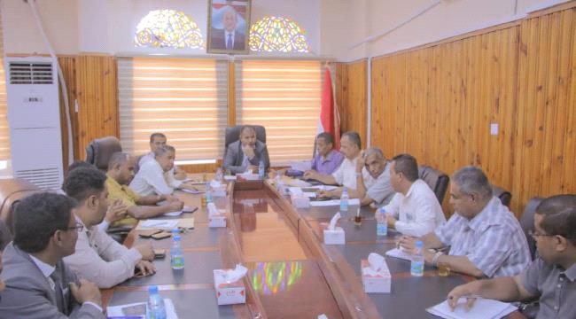 
                     فتح مظاريف مناقصة في المجال الصحي وترسية مشروعين في التربية والمياه بمديرية العبر