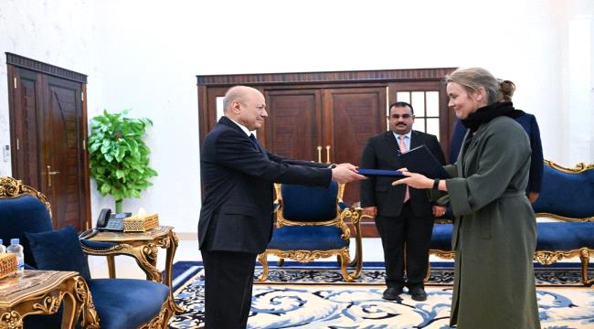 
                     رئيس مجلس القيادة الرئاسي يتسلم اوراق اعتماد سفيرتي فنلندا وهولندا 
